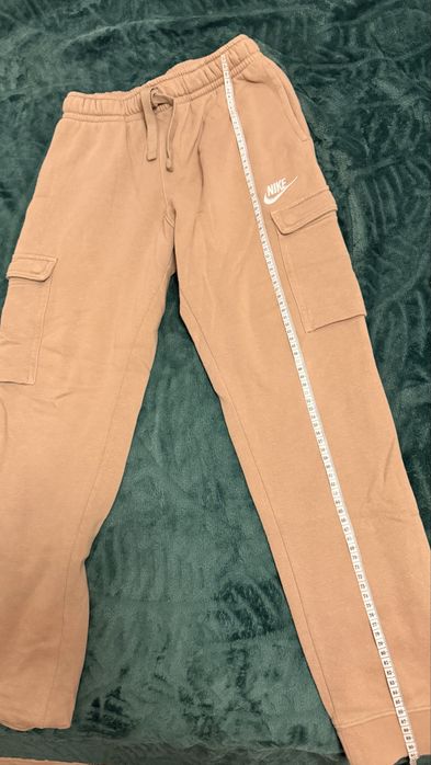 Beżowe spodnie dresowe Nike Cargo