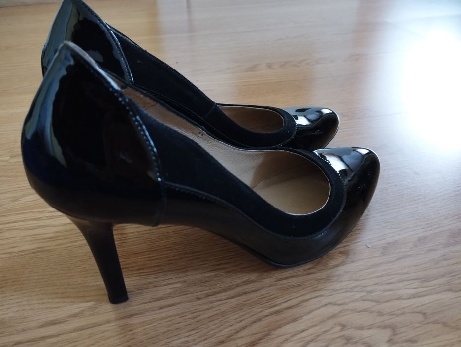 Sprzedam buty na obcasie czarne