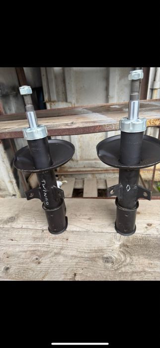 Стойки перед Renault Twingo