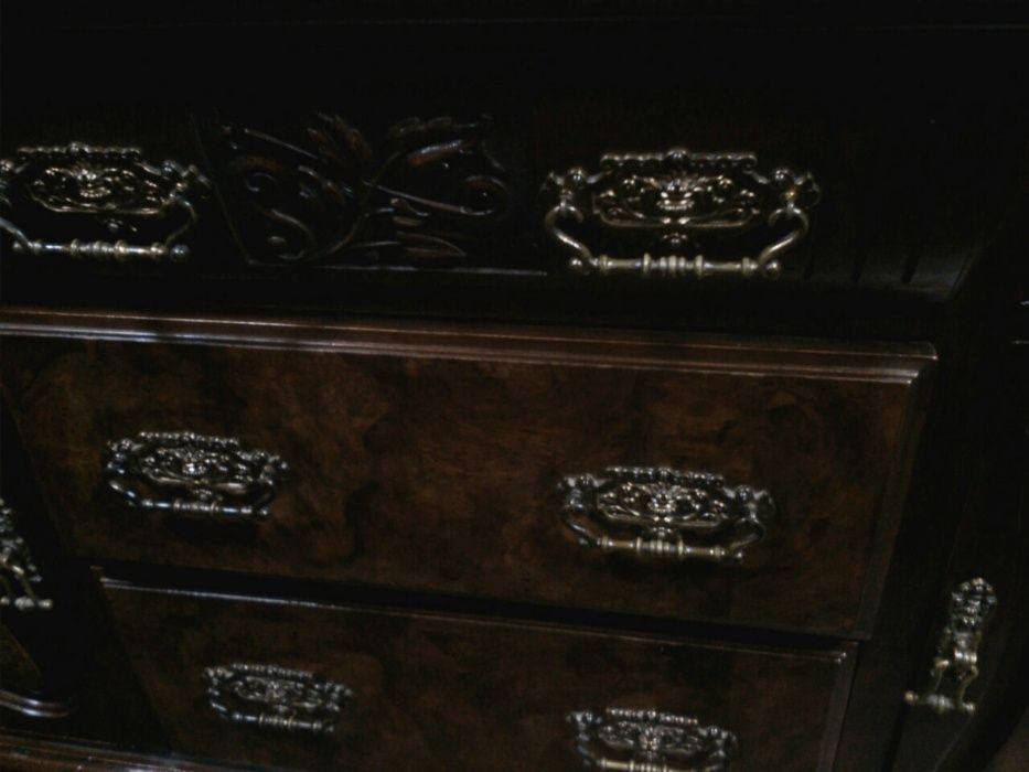 Антиквариат.Буфет.Комод. Зеркало.