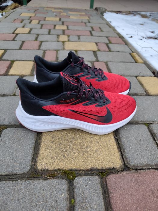 Кроссовки Nike 42