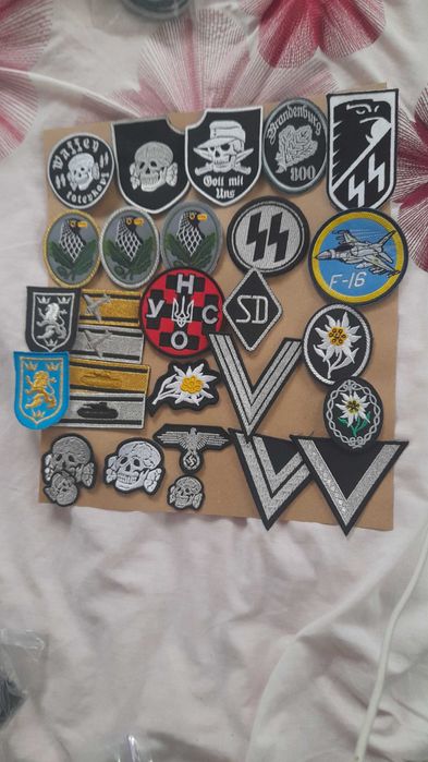 Нарукавные нашивки и сувениры