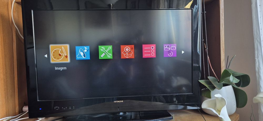 TV HITACHI em bom estado