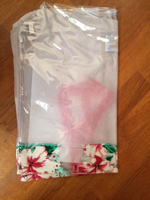Vendo mala floral Trim da Avon nova