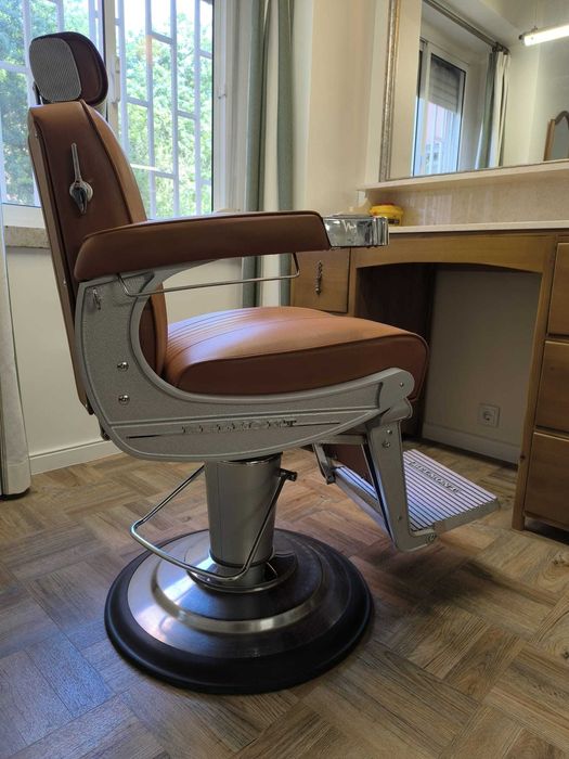 Cadeiras barbeiro TAKARA BELMONT semi-novas