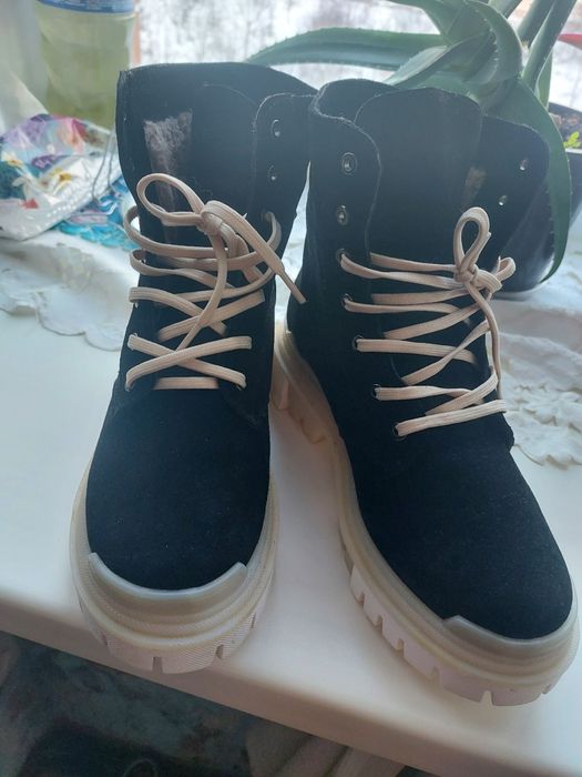 Продам зимові натуральні ботинки р.39