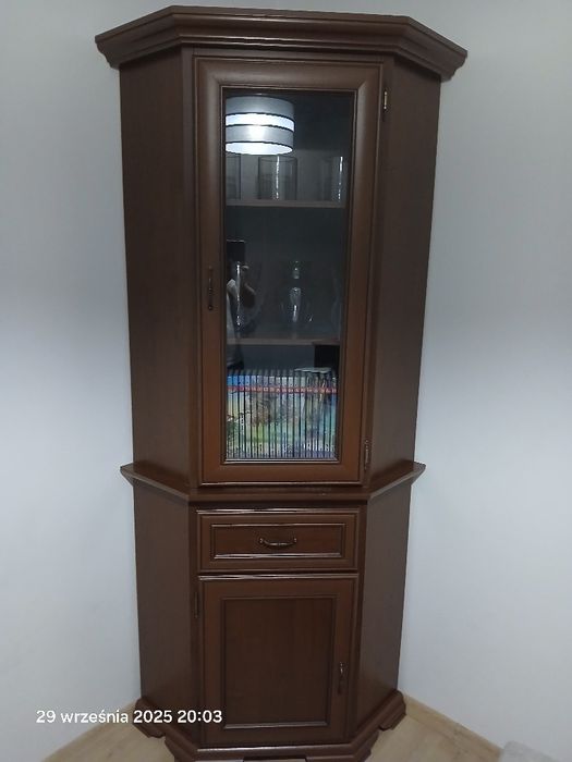 Sprzedam komodę i narożnik