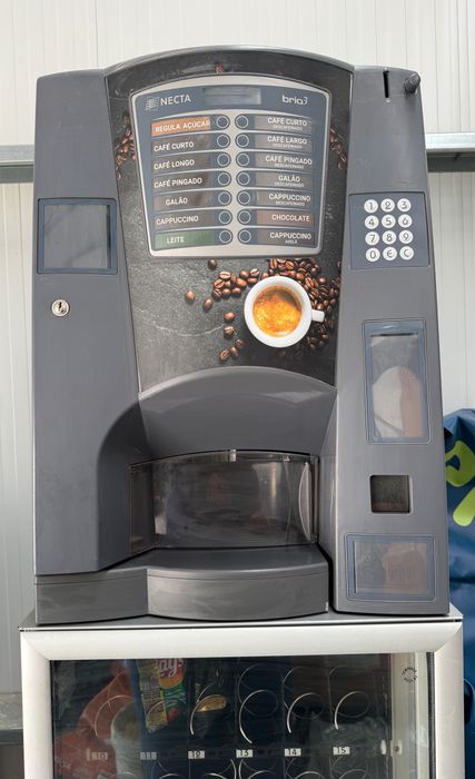 Máquina Combinada - NECTA BRIO 3 + SNACKS & BEBIDAS
