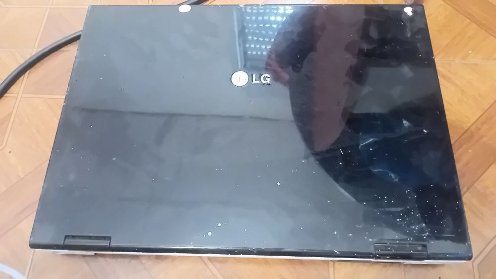 Portátil LG LM50 (LG51) – Para Peças ou Reparação (c/ RAM e Wi-Fi)