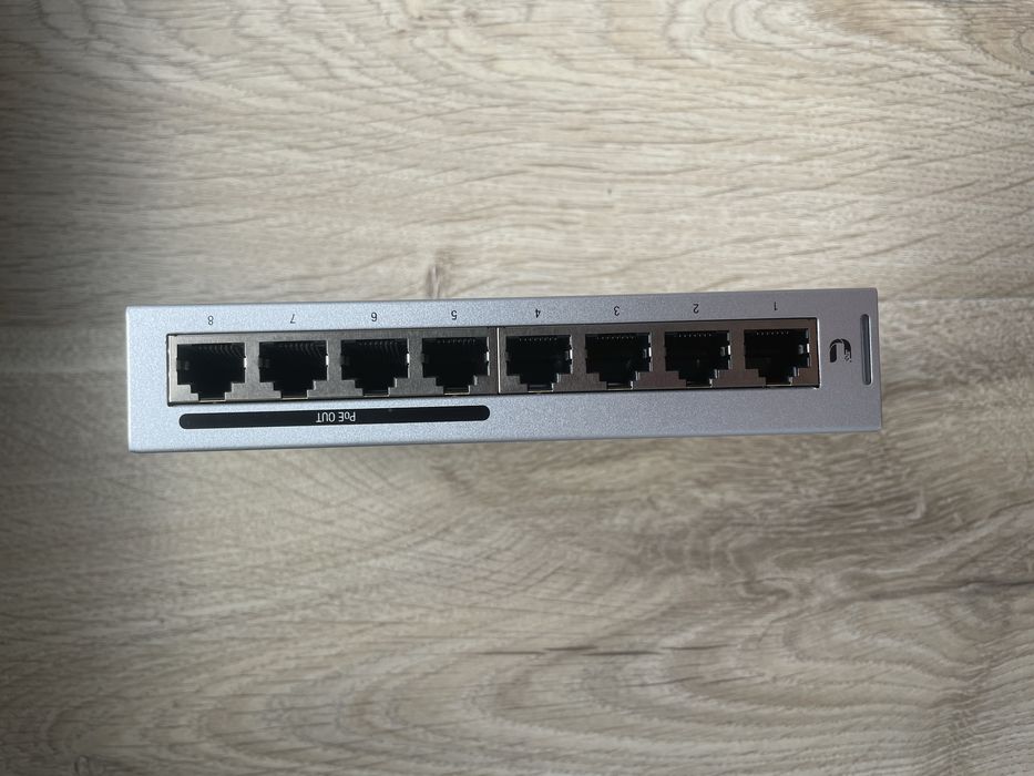 Switch Ubiquiti 8p UniFi US-8-60W (8x100/1000Mbit) 4xPoE