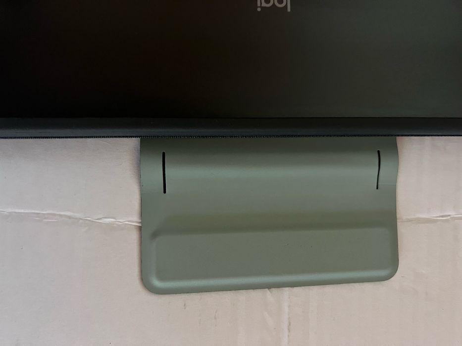 Na studencką kieszeń LOGITECH RUGGED FOLIO – ETUI Z KLAWIATURĄ DO iPad-a 9 gen. 8, 7