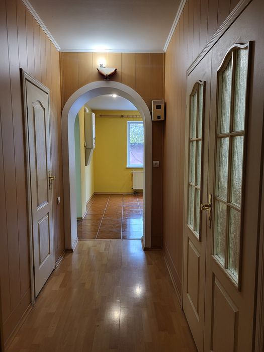 Продам квартиру 87 кв.м. з  А/О  та  двома гаражами в центрі міста