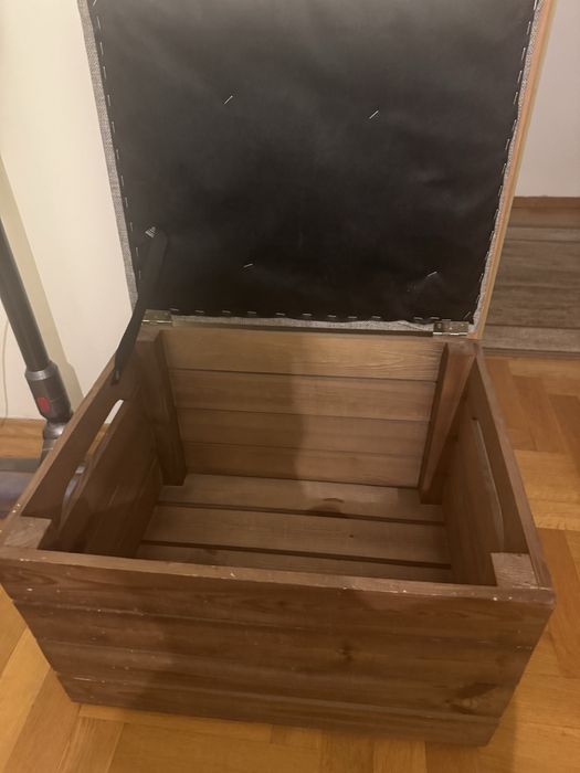 Dwie pufy skrzynia z siedziskiem