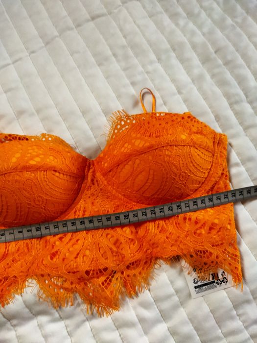 Stanik nowy z metką