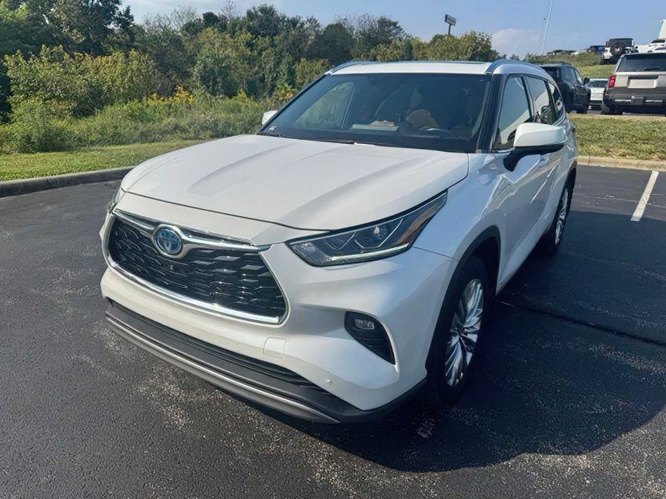 Toyota Highlander Hybrid Limited      2023