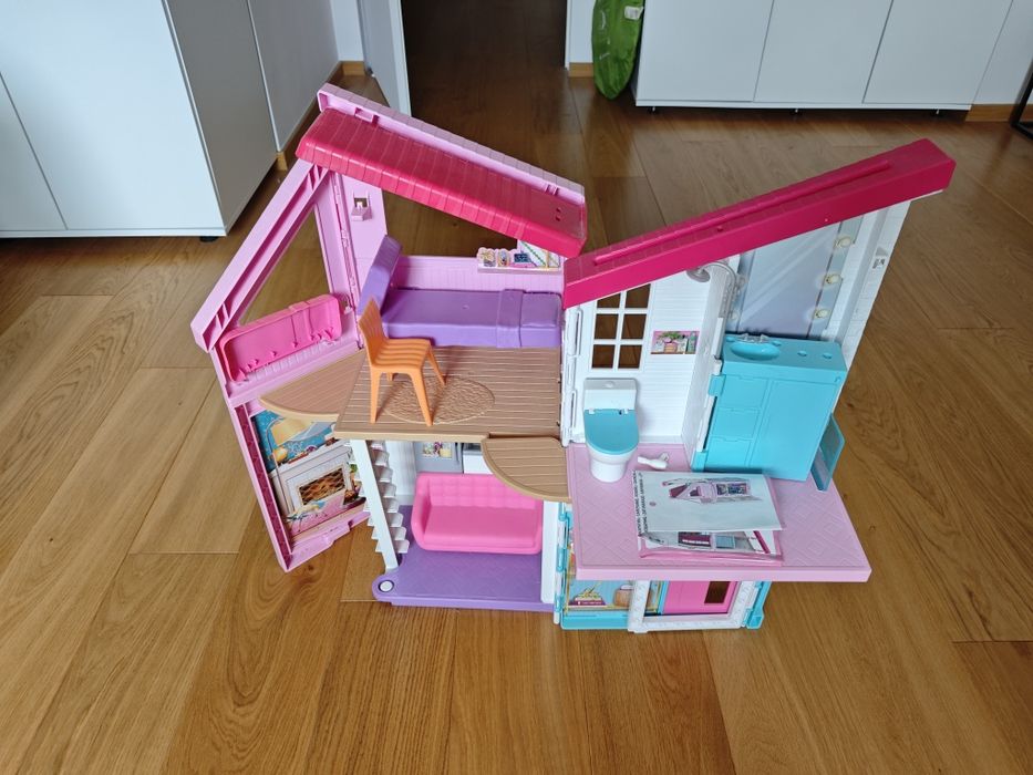 Domek dla lalek Barbie Malibu (Mattel) – Dwupiętrowy