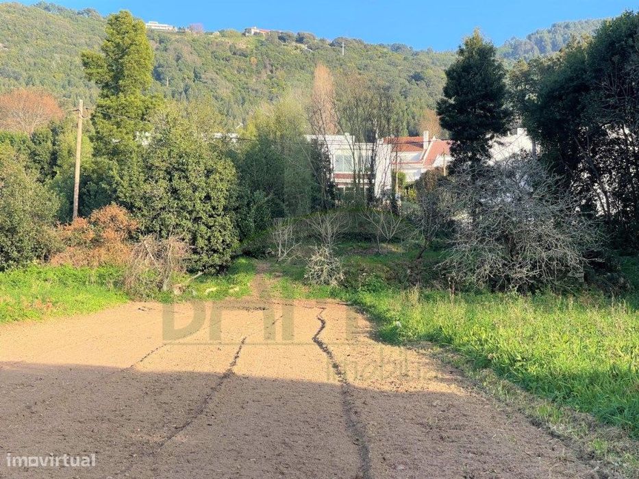 Terreno de construção para venda em Cristelo