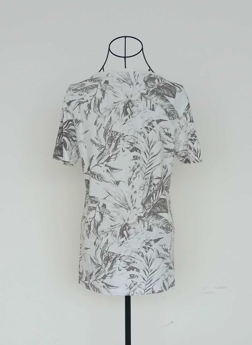 T-shirt - branca com estampado folhas - S - Garcia Jeans
