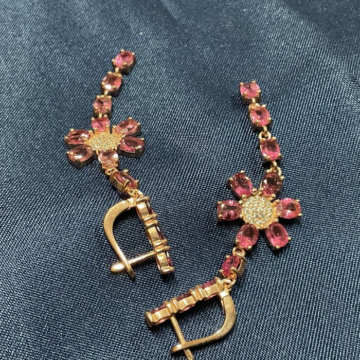 Brincos prata 925 com banho ouro medida de 6 cm