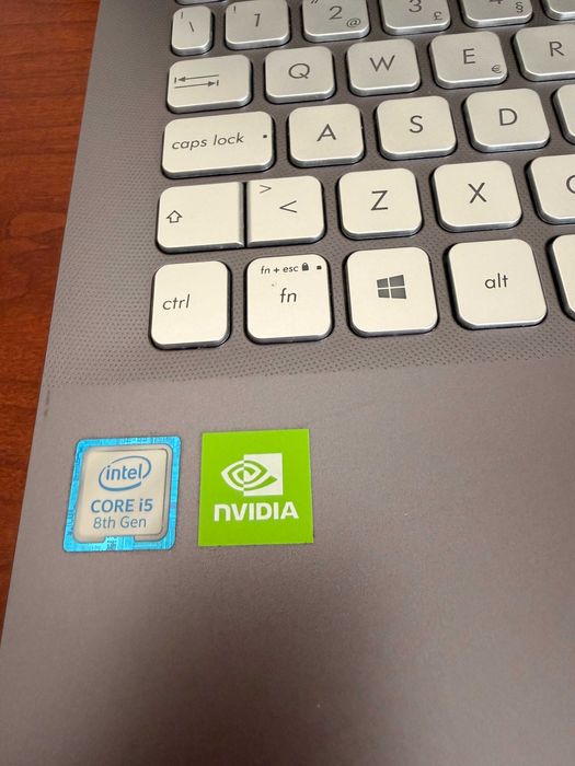 Asus VivoBook F512F 15.6"FHD|i5-8250U|20Gb Ram|Ssd 512Gb|GeForce MX110