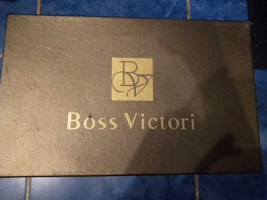 Продам кожаные зимние ботинки Boss Victori