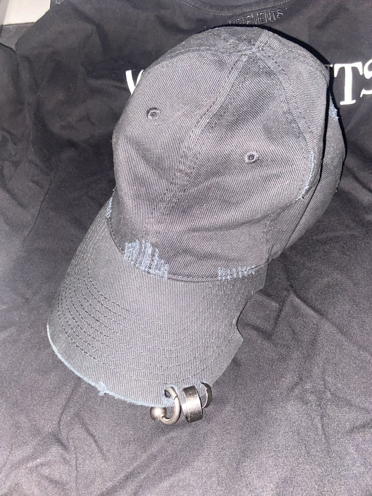 Кепка balenciaga paris: 999 грн. - Бейсболки та кепки Каравелове на Olx