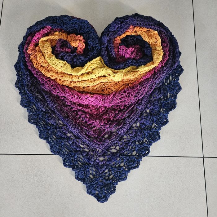 Chusta robiona ręcznie na szydełku rękodzieło Handmade