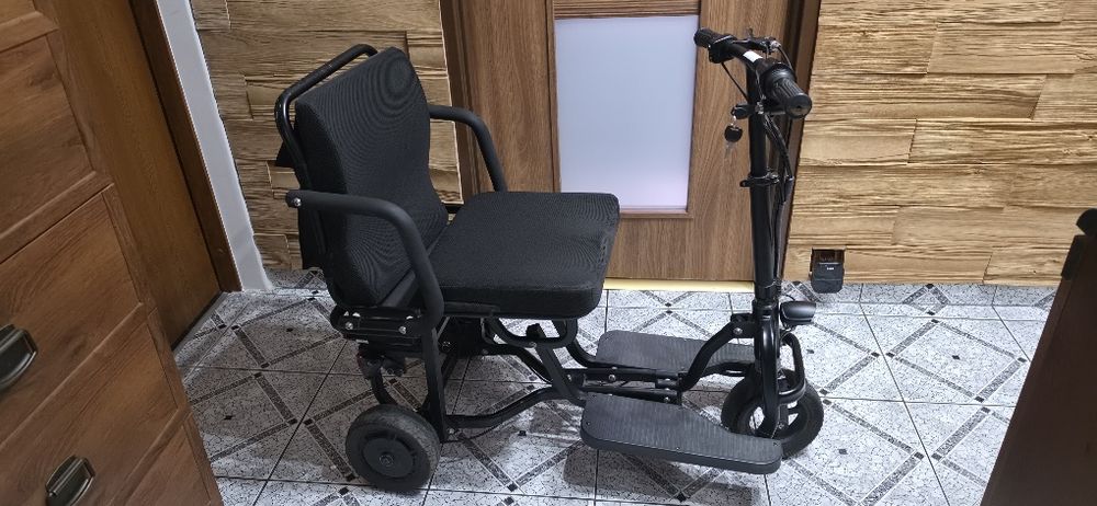 Skuter elektryczny trojkolowy