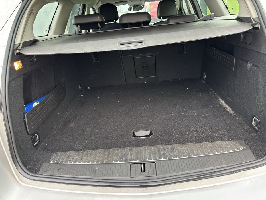 Opel Astra Caravan-2011