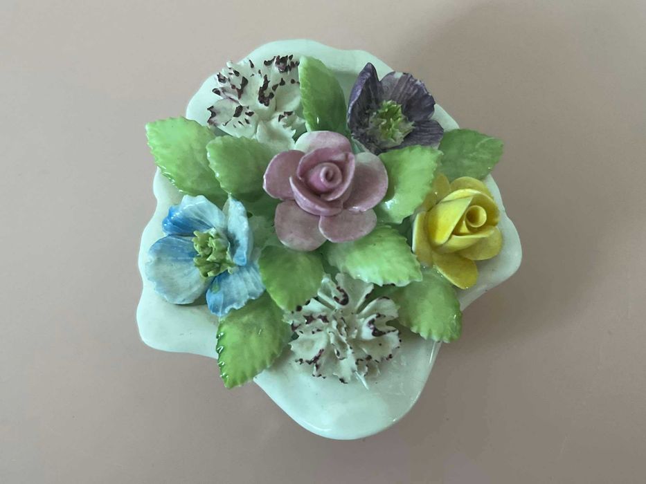 Goździk róża figurka kwiatki porcelana szkliwiona Royal adderley
