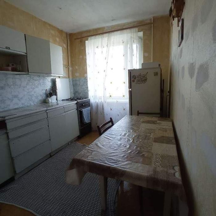 На підселення дівчат (р-н Молоді )