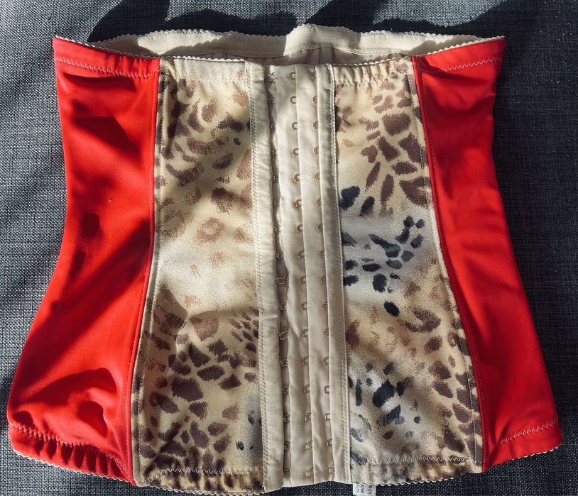 gorset modelujący dla Pań o wzroście od 166 cm.