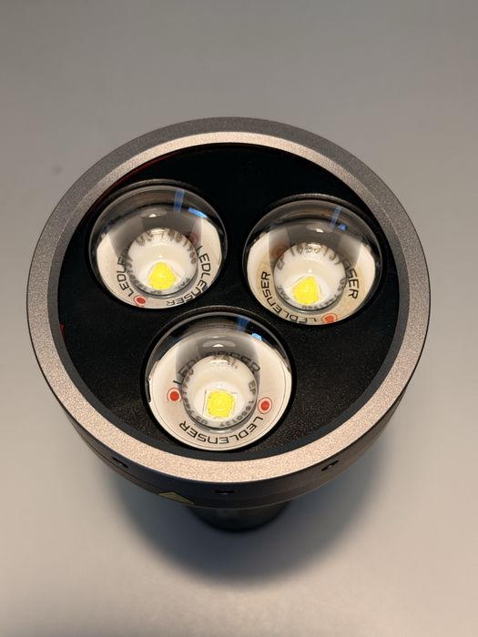 Потужний ліхтарик Ledlenser MT18