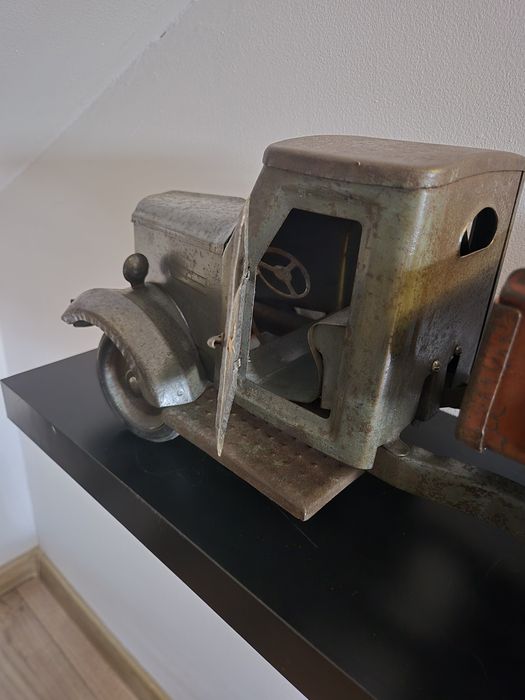 Zabytkowa blaszana zabawka ZIS 150 Riga