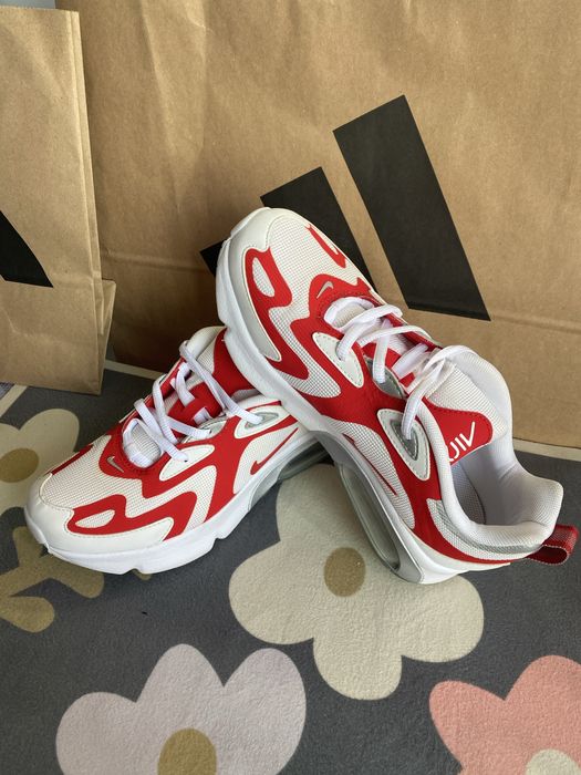 Продаю оригинальные крассовки NIKE AIR MAX 200 WHITE/Red