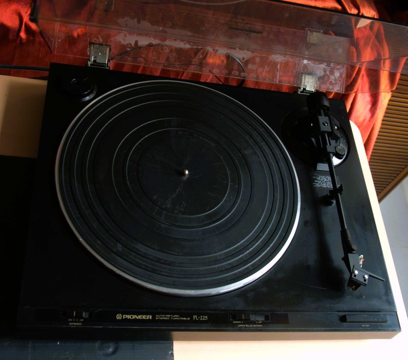 Pioneer PL 225 - Auto Return Stereo Turntable