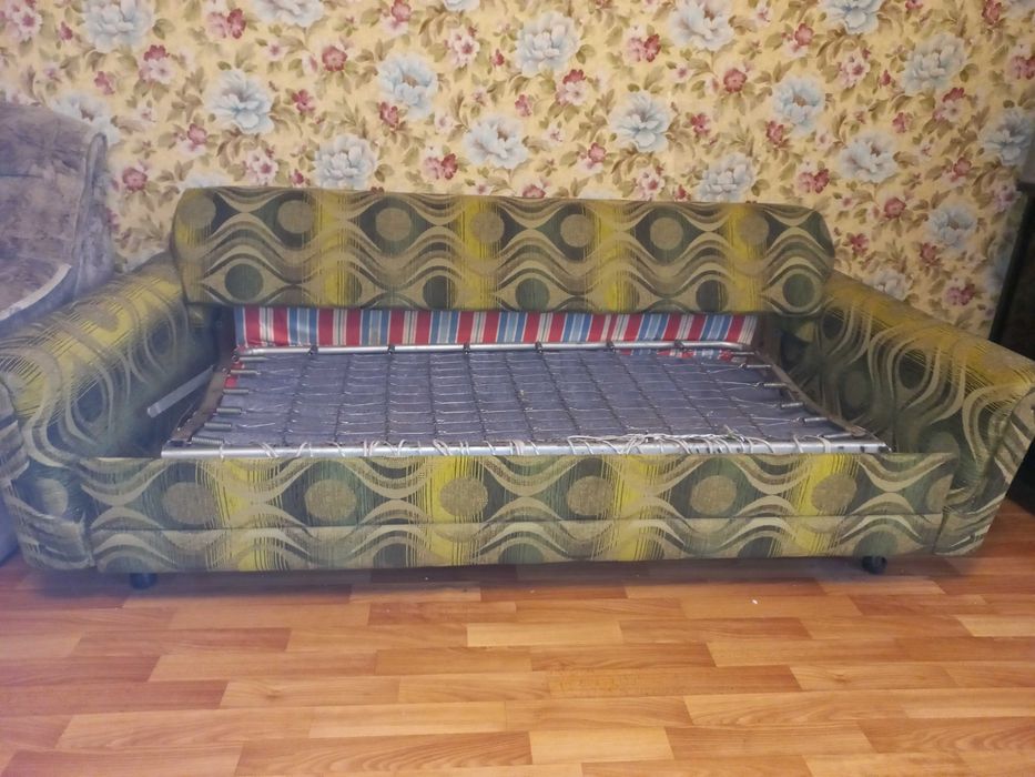 Продам недорого диван-лягушку