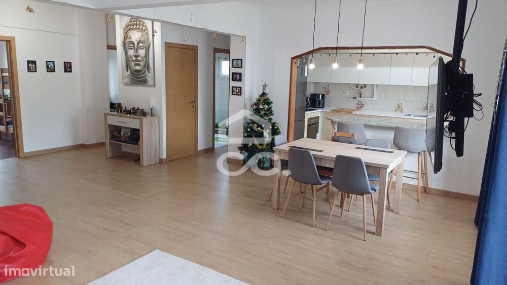 Apartamento T4 transformado em T3 remodelado recentemente em Feijó