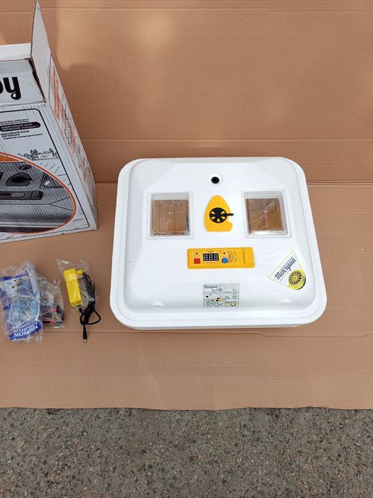 Продам инкубатор теплуша 88 + 12 v