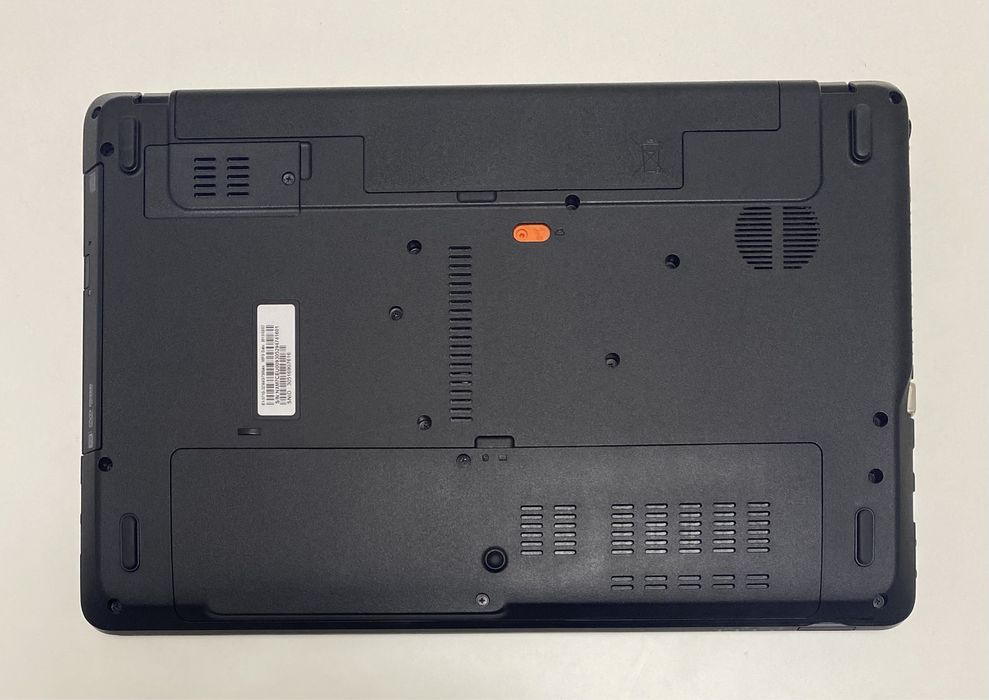 ігровий ноутбук Acer aspire E1-571G 15.6" 8/720GB Nvidia 710 2GB