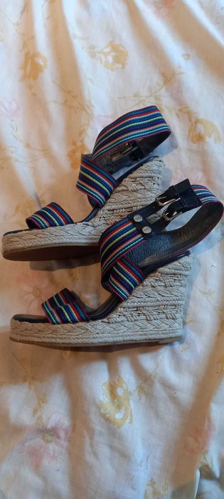 Sandálias de tiras coloridas - 36 - PROF