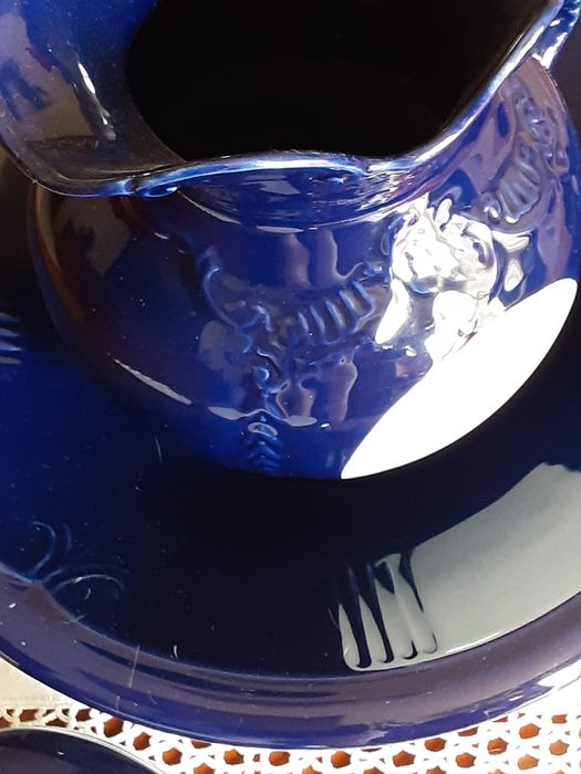 Conjunto de Lavanda com bacia, jarro ,guarda jóias e cinzeiro