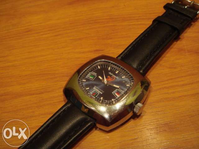 Relogio antigo automatic astromatic com 3 janelas fora de serie