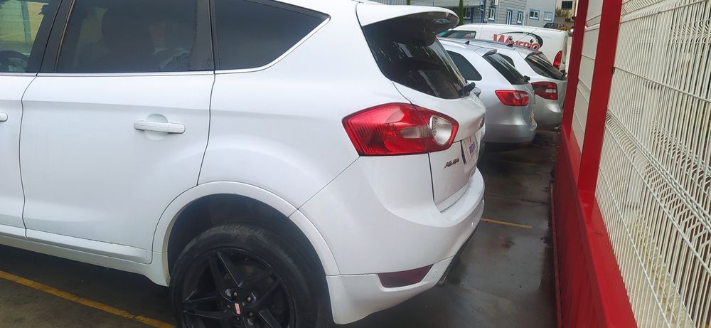 Ford Kuga      .
