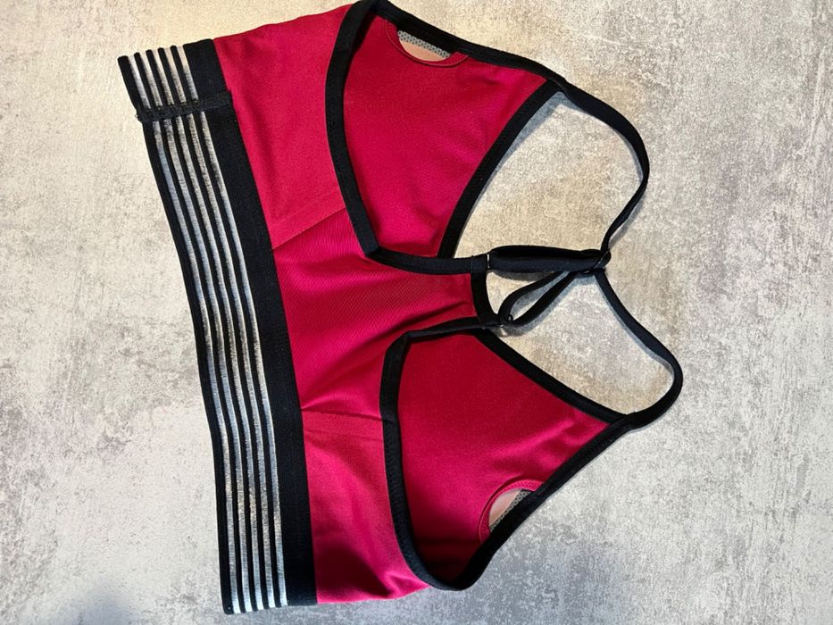 Спортивний топ Nike