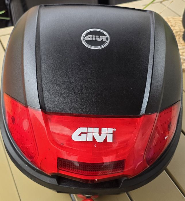 Top case marca Givi como nova