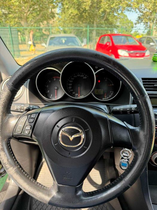 Mazda 3 в хорошем состоянии (1.6 турбо-дизель 2005 год)
