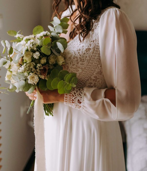 Biała długa suknia ślubna boho koronkowa długi rękaw na ślub M 38