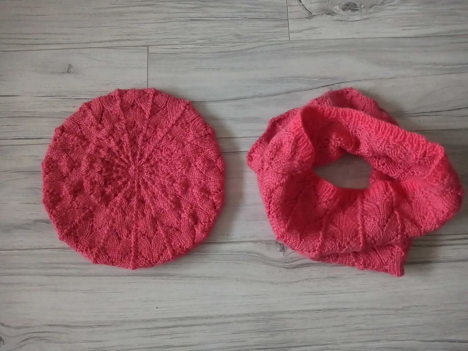 Ręcznie robiony wełniany beret i komin