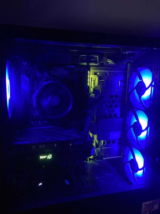 Komputer gamingowy 5600xt//ryzen 5 3600